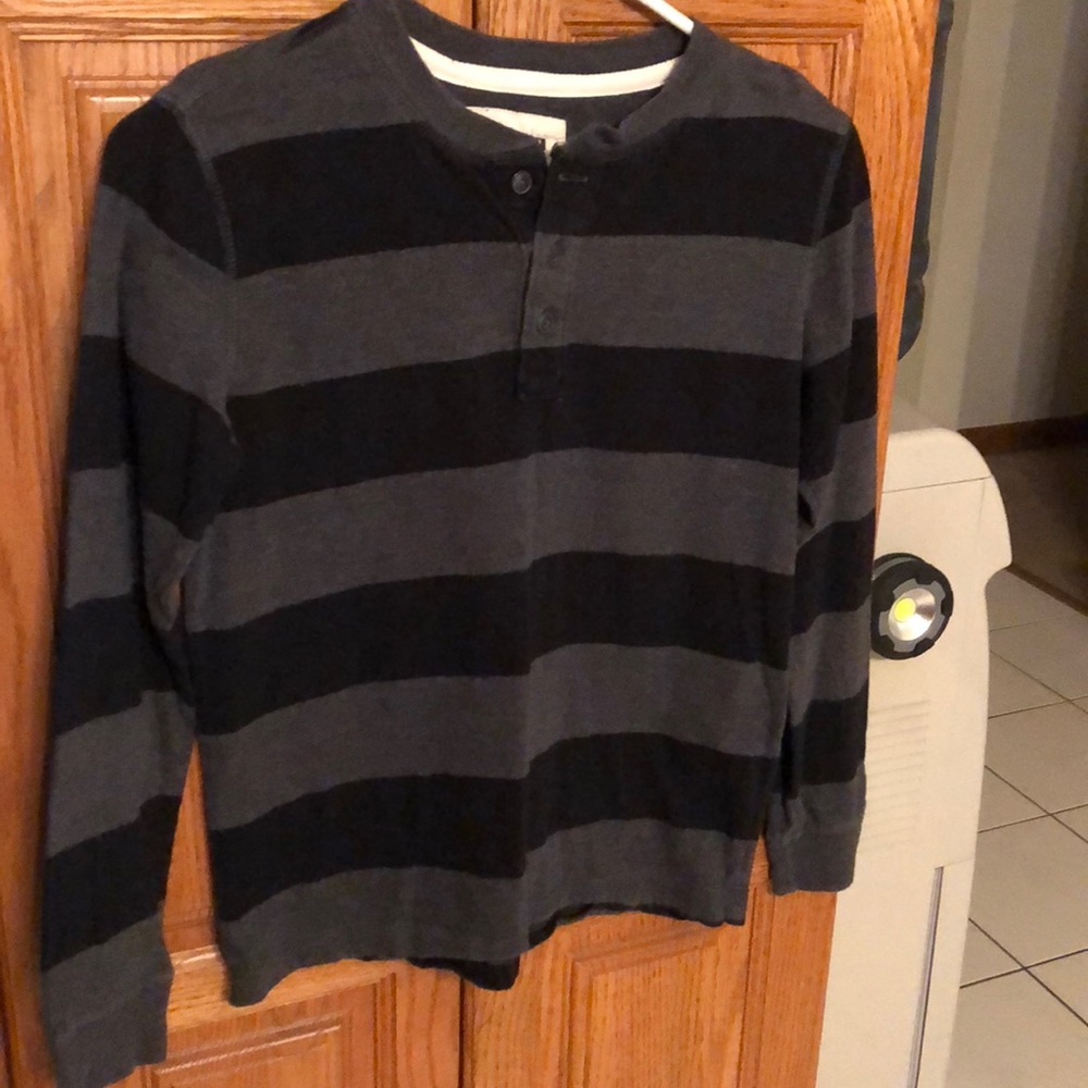 Boys top. Size medium